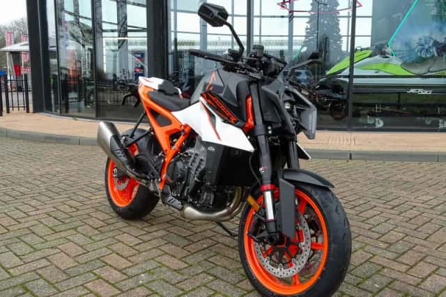 KTM 990 Duke R (2026) thumbnail 2