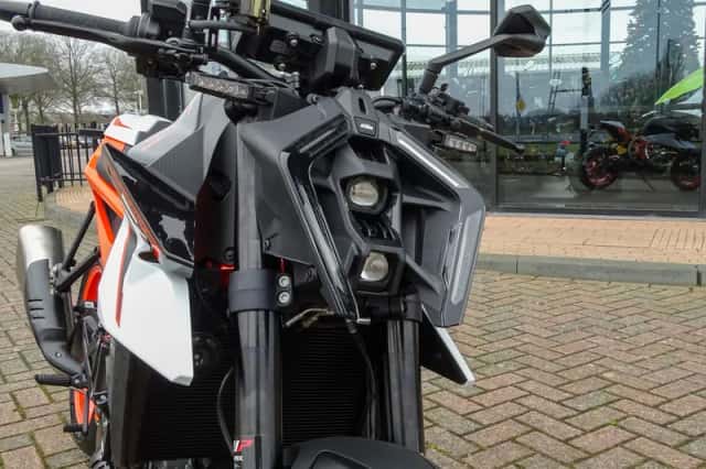 KTM 990 Duke R (2026) thumbnail 3