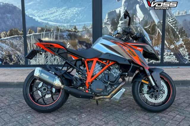 KTM 1290 Super Duke GT (2017) thumbnail 1