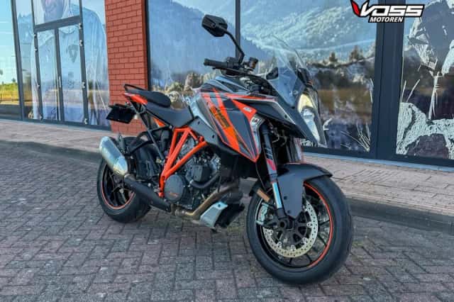 KTM 1290 Super Duke GT (2017) thumbnail 2