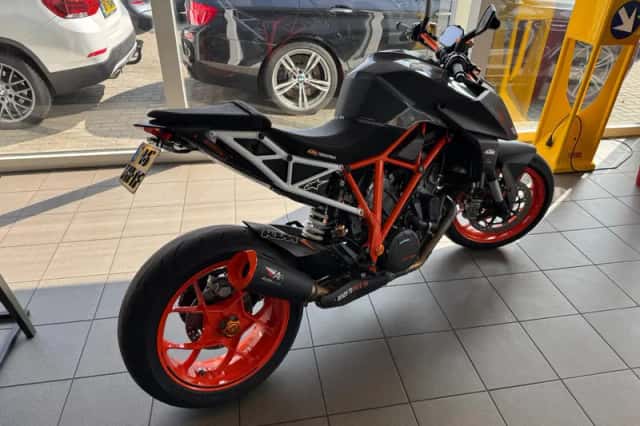 KTM 1290 SuperDuke R (2017) thumbnail 2