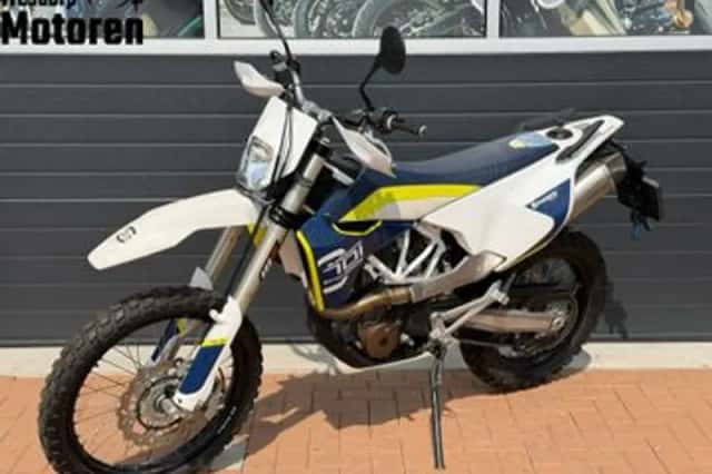 Husqvarna 701 Supermoto (2016) thumbnail 2