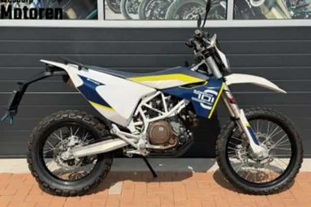 Husqvarna 701 Supermoto (2016) thumbnail 3