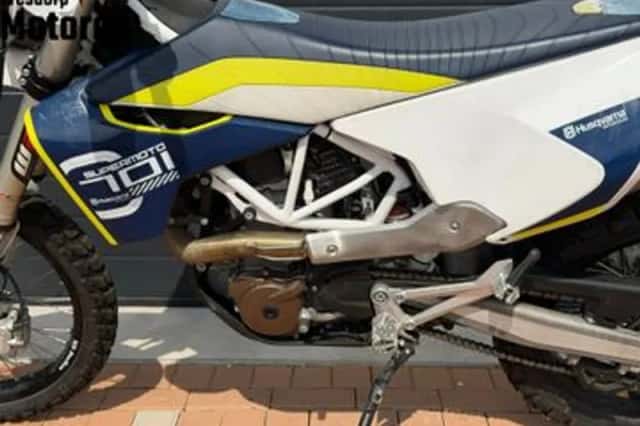 Husqvarna 701 Supermoto (2016) thumbnail 4