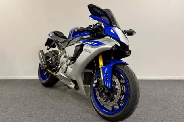 Yamaha YZF-R1 (2015) thumbnail 1