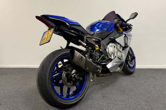 Yamaha YZF-R1 (2015) thumbnail 3