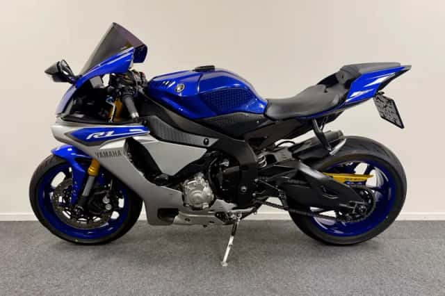 Yamaha YZF-R1 (2015) thumbnail 4