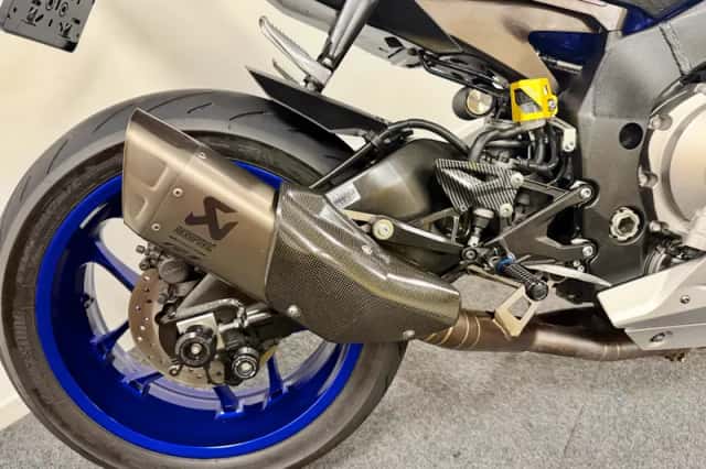 Yamaha YZF-R1 (2015) thumbnail 5