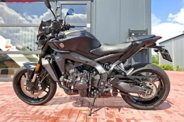 YAMAHA MT 09 (2024) thumbnail 3