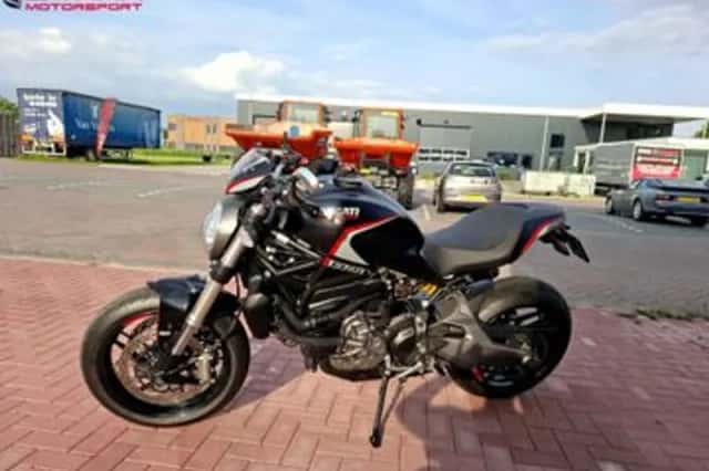 DUCATI MONSTER 821 (2020) thumbnail 4