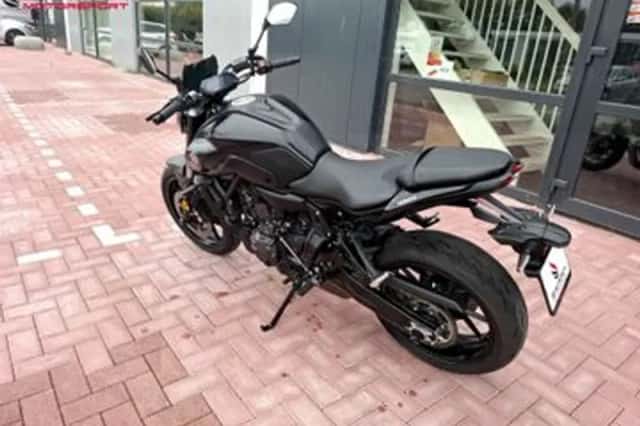 YAMAHA MT 07 (2022) thumbnail 3