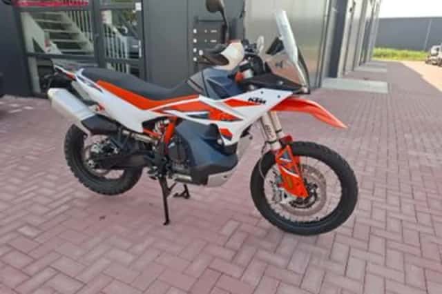 KTM 890 Adventure (2023) thumbnail 1