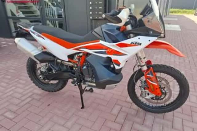 KTM 890 Adventure (2023) thumbnail 3