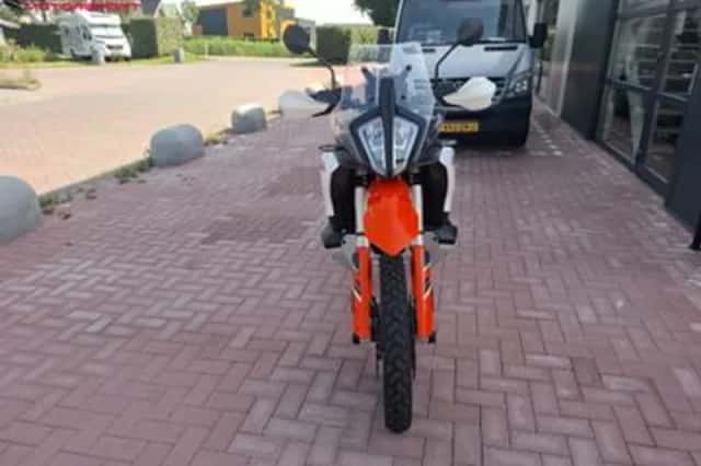 KTM 890 Adventure (2023) thumbnail 4