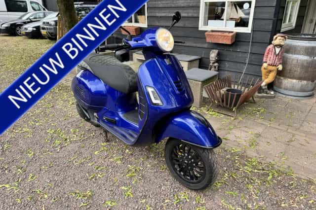 Vespa GTS (2018) thumbnail 1
