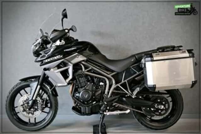Triumph Tiger 800 XRX (2016) thumbnail 1