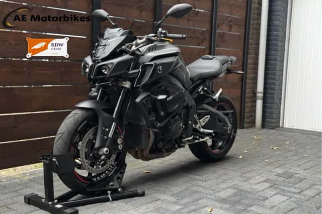 Yamaha MT-10 (2018) thumbnail 2