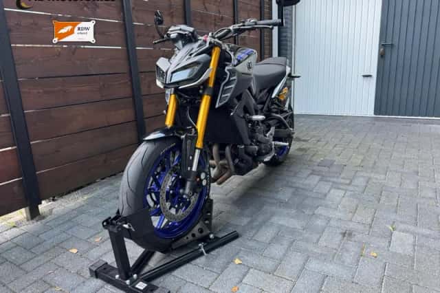 Yamaha MT-09 (2018) thumbnail 1