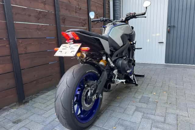 Yamaha MT-09 (2018) thumbnail 3