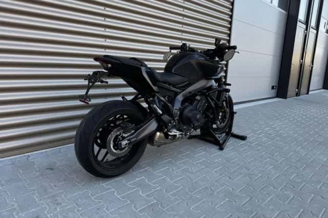 Yamaha MT-09 (2024) thumbnail 3