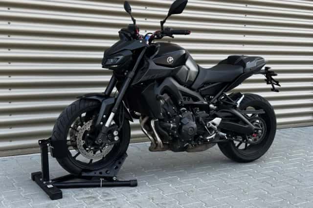 Yamaha MT-09 (2018) thumbnail 2