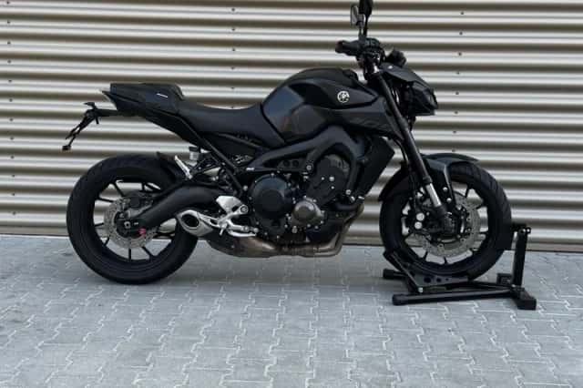 Yamaha MT-09 (2018) thumbnail 3