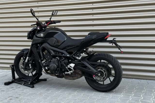 Yamaha MT-09 (2018) thumbnail 4