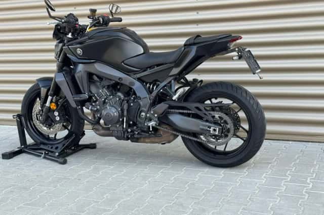 Yamaha MT-09 (2024) thumbnail 3
