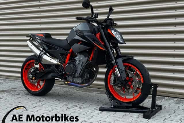 KTM Super Duke 890 (2022) thumbnail 1