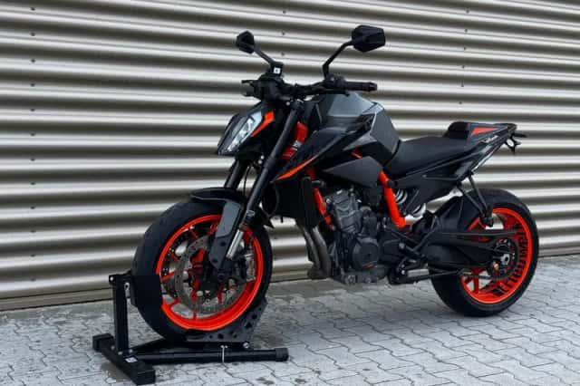 KTM Super Duke 890 (2022) thumbnail 2
