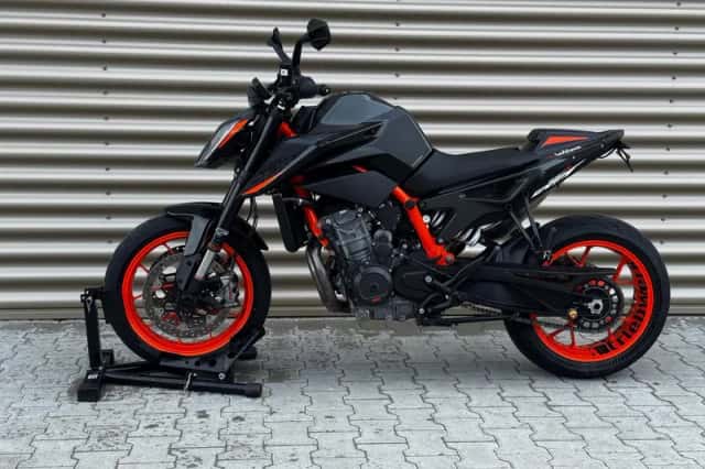 KTM Super Duke 890 (2022) thumbnail 3