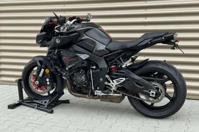 Yamaha MT-10 (2018) thumbnail 4