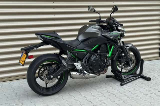 Kawasaki Z650 (2024) thumbnail 4