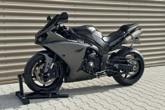 Yamaha YZF-R1 (2013) thumbnail 2
