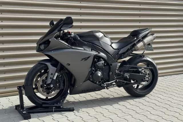 Yamaha YZF-R1 (2013) thumbnail 3