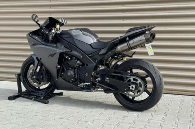 Yamaha YZF-R1 (2013) thumbnail 4