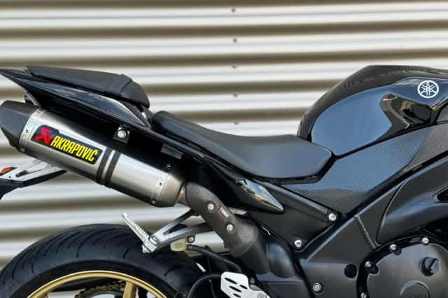 Yamaha YZF-R1 (2010) thumbnail 2