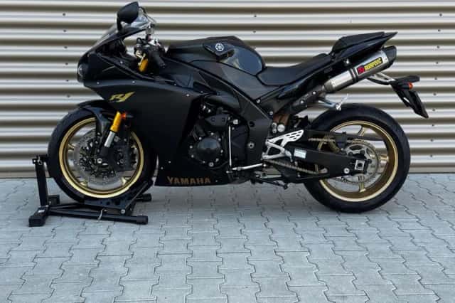 Yamaha YZF-R1 (2010) thumbnail 3