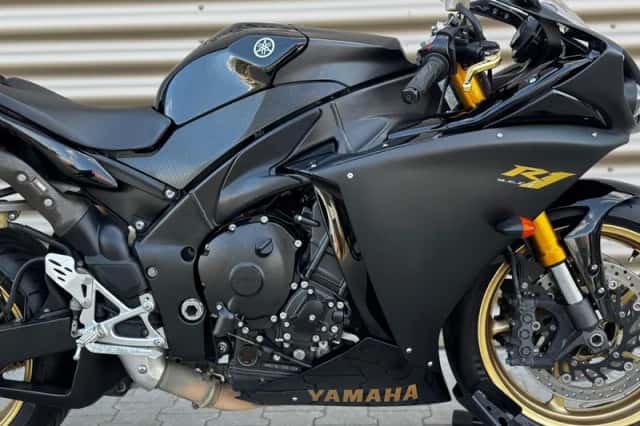 Yamaha YZF-R1 (2010) thumbnail 4