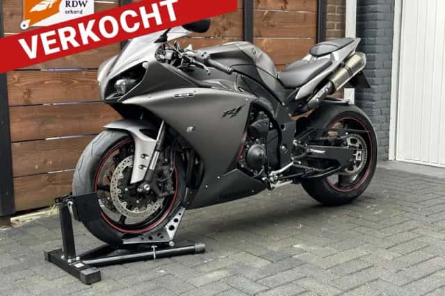 Yamaha YZF-R1 (2013) thumbnail 1