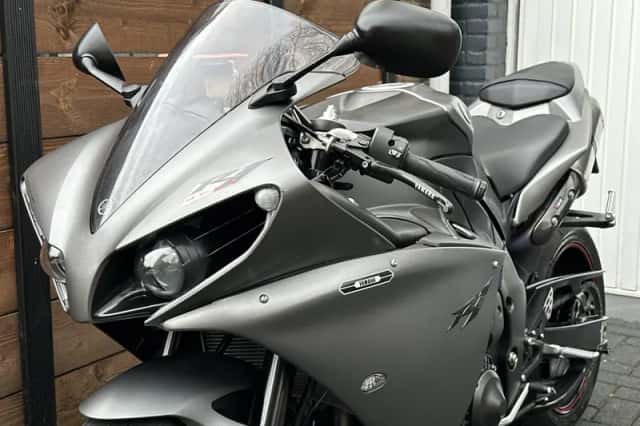 Yamaha YZF-R1 (2013) thumbnail 3