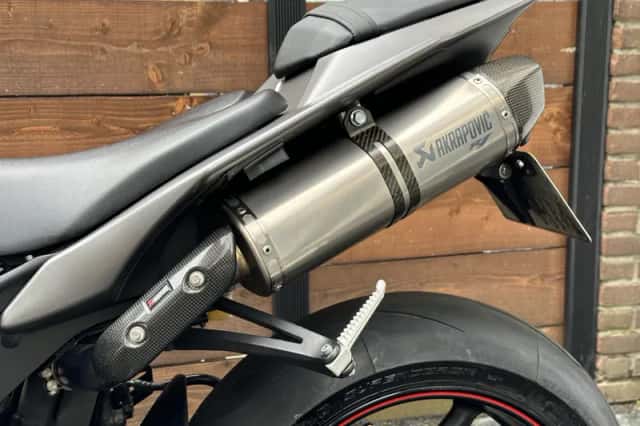 Yamaha YZF-R1 (2013) thumbnail 4