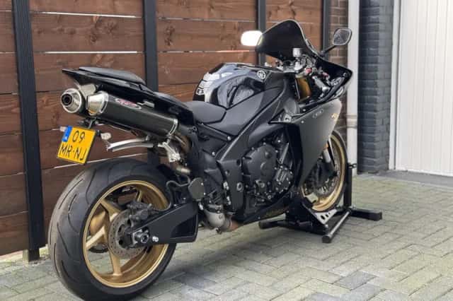 Yamaha YZF-R1 (2009) thumbnail 4