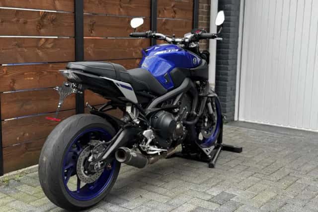 Yamaha MT-09 (2017) thumbnail 4
