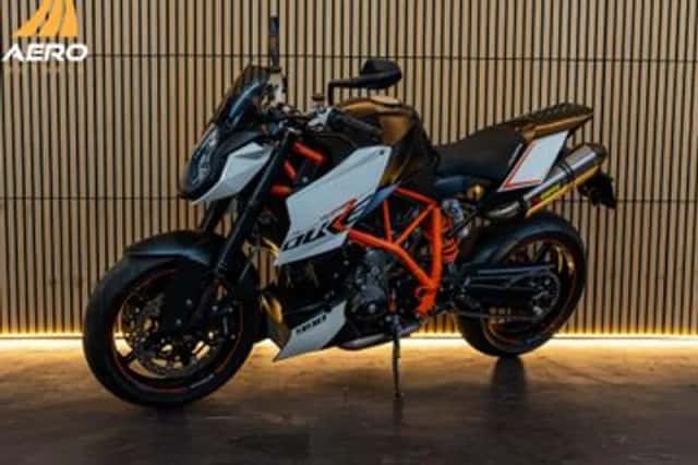 KTM 990 Super Duke R (2010) thumbnail 2