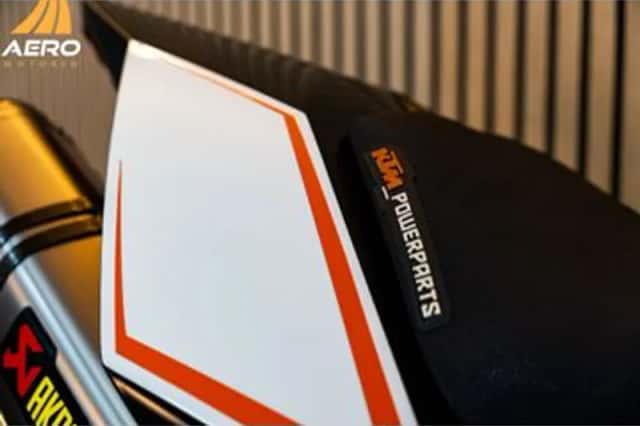 KTM 990 Super Duke R (2010) thumbnail 6