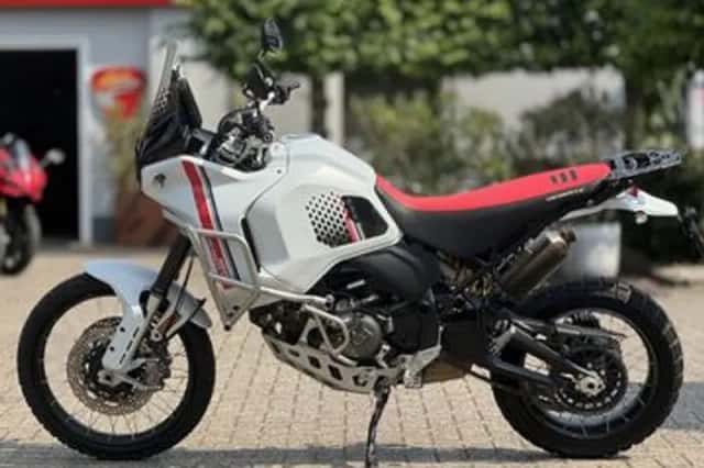 Ducati DesertX (2022) thumbnail 2