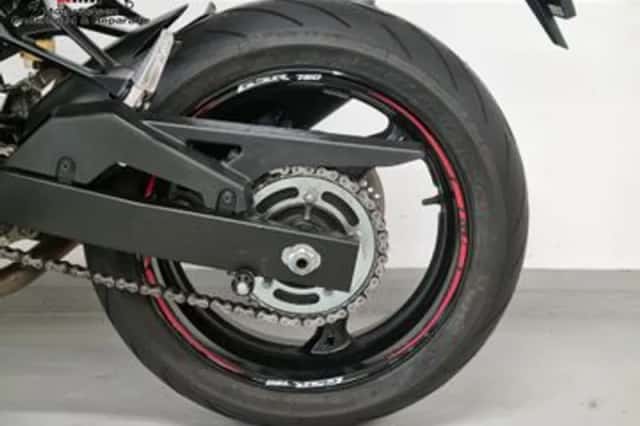 Suzuki GSR750 (2014) thumbnail 4