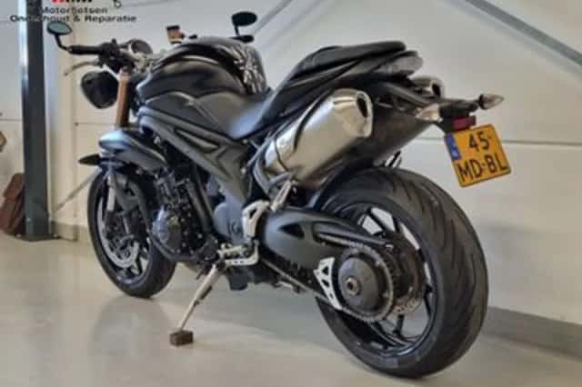 Triumph Speed Triple 1050 (2013) thumbnail 3