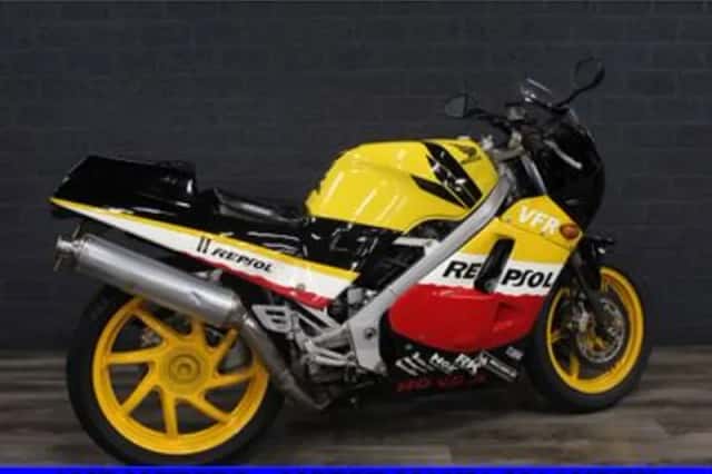 Honda VFR 400 R (1988) thumbnail 4